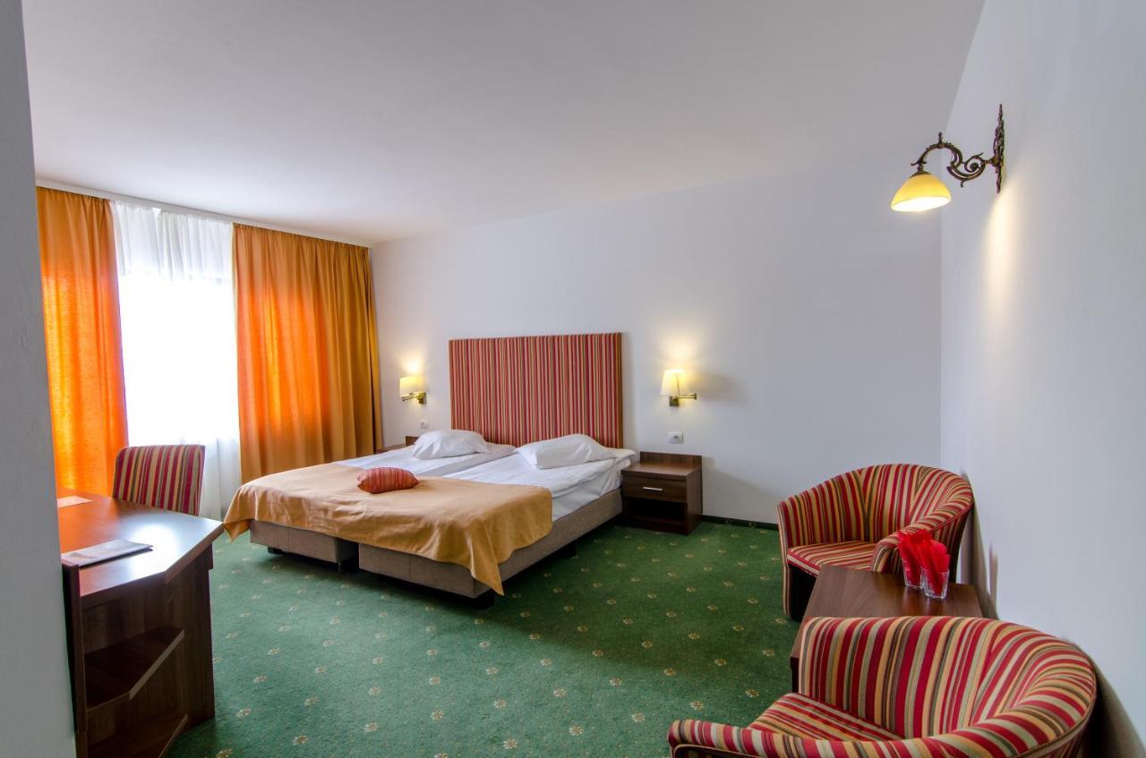 Cheile Gradistei Fundata Resort ภายนอก รูปภาพ