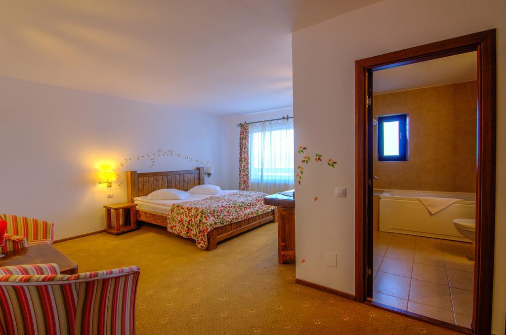 Cheile Gradistei Fundata Resort ภายนอก รูปภาพ