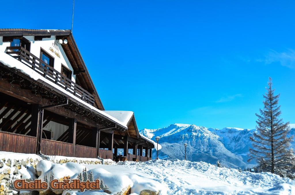 Cheile Gradistei Fundata Resort ภายนอก รูปภาพ