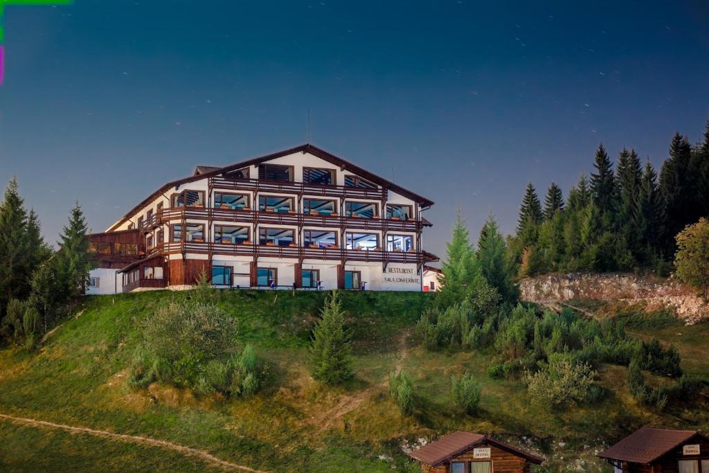Cheile Gradistei Fundata Resort ภายนอก รูปภาพ