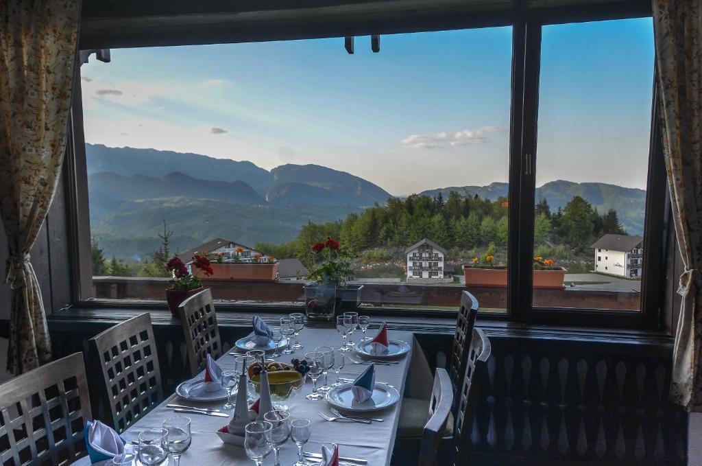 Cheile Gradistei Fundata Resort ภายนอก รูปภาพ