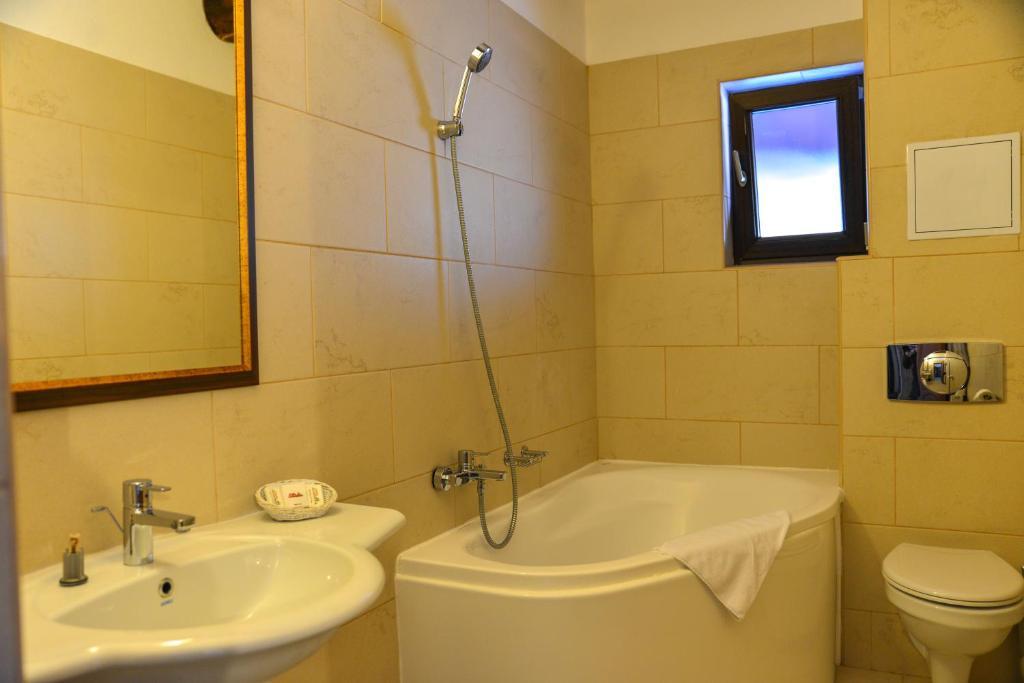 Cheile Gradistei Fundata Resort ภายนอก รูปภาพ