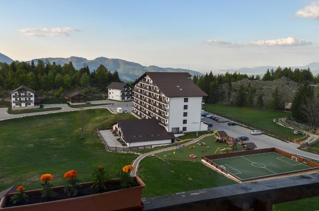 Cheile Gradistei Fundata Resort ภายนอก รูปภาพ