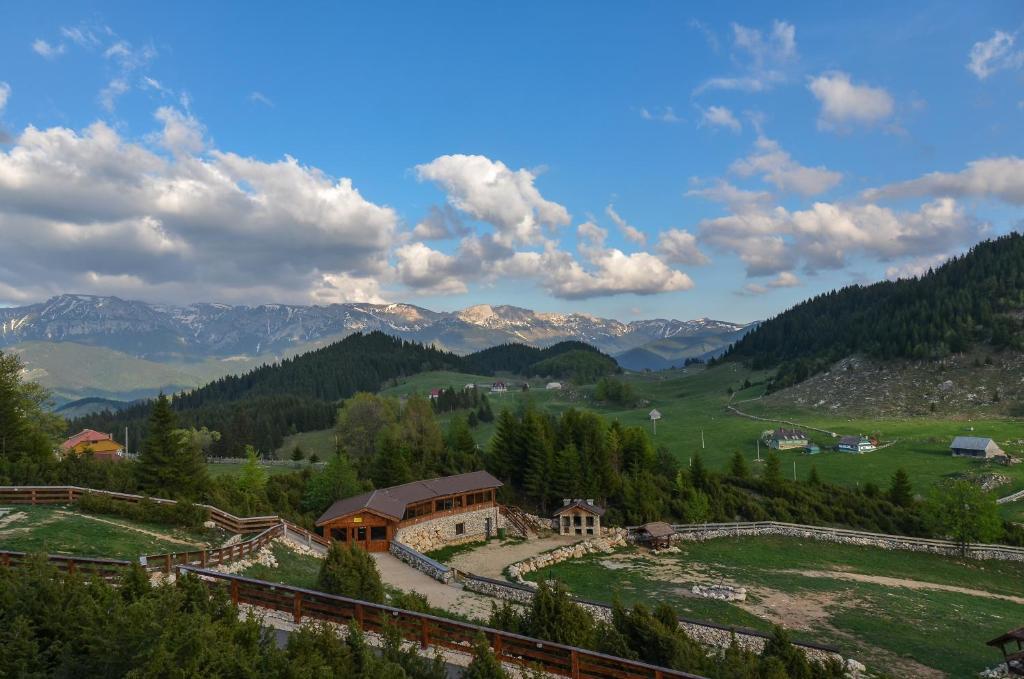 Cheile Gradistei Fundata Resort ภายนอก รูปภาพ