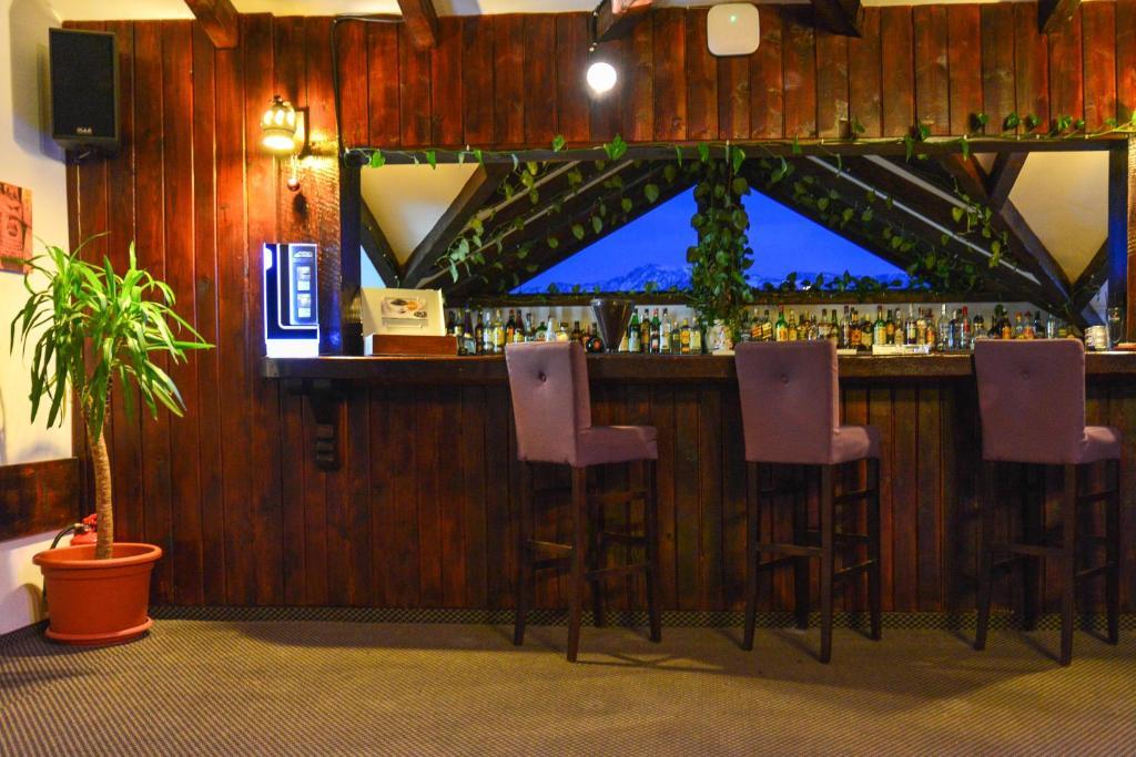 Cheile Gradistei Fundata Resort ภายนอก รูปภาพ