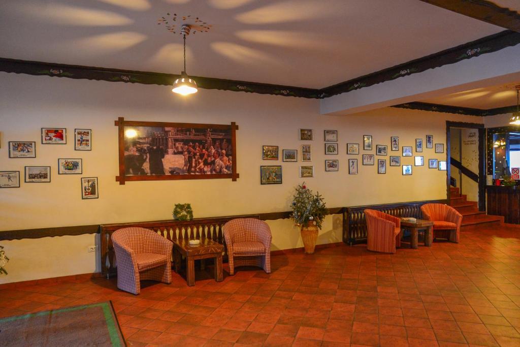 Cheile Gradistei Fundata Resort ภายนอก รูปภาพ